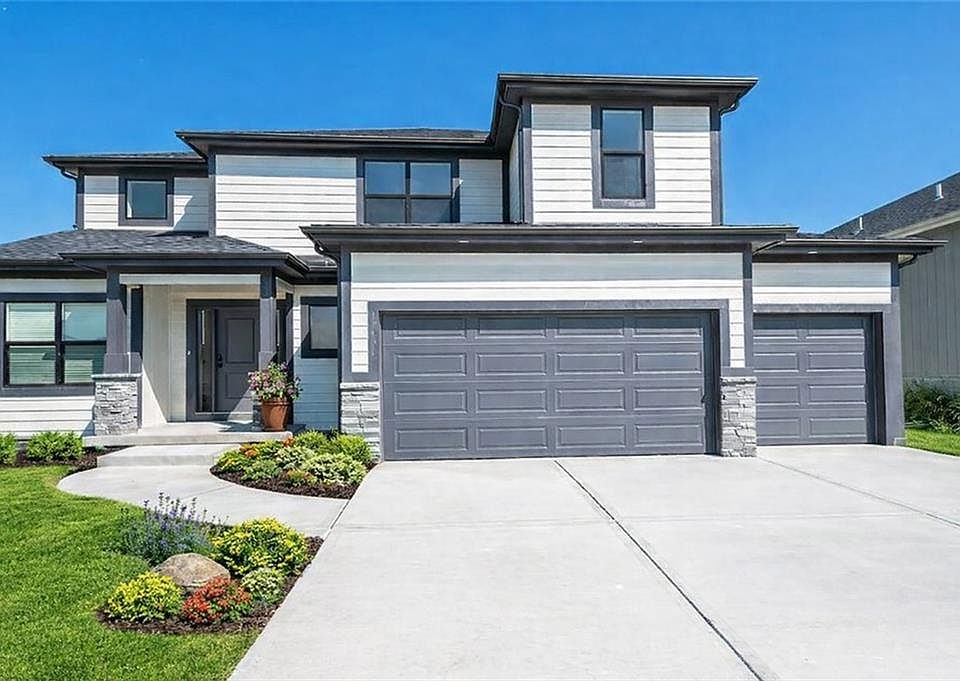 1st image of 18970 W 193rd Ter