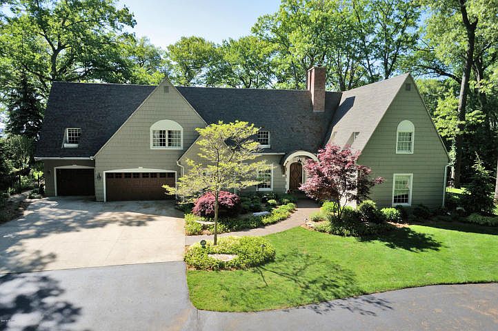 1st image of 310 E Circle Dr