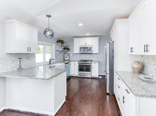 30 Rogers Ln, Smithtown, NY 11787
