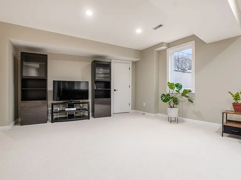 4602 Sandwich Ct — Photo 49