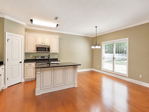 5th image of 240 Rosa Ln