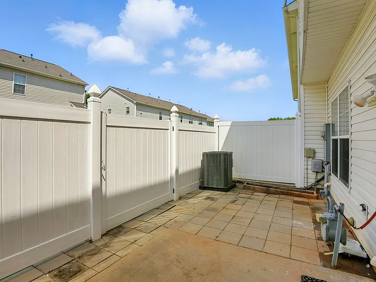 12244 Stratfield Place Cir — Photo 29