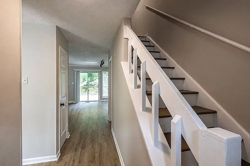 3 bed, 3.5 bath, 1128 sqft, $1,850 — Photo 2