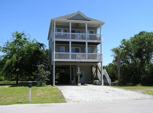 120 Old Village Ln, North Topsail Beach, NC 28460