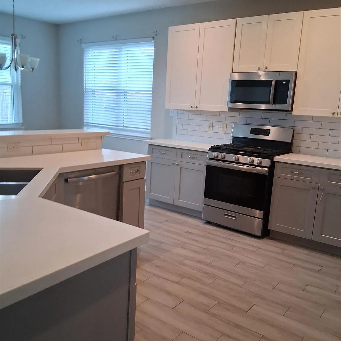 5 bed, 2.5 bath, 2592 sqft, $2,800 — Photo 3