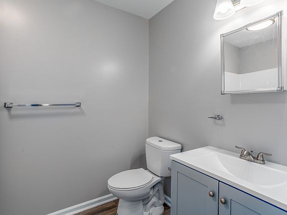 5th image of 225 W 4th St #00ec67edd
