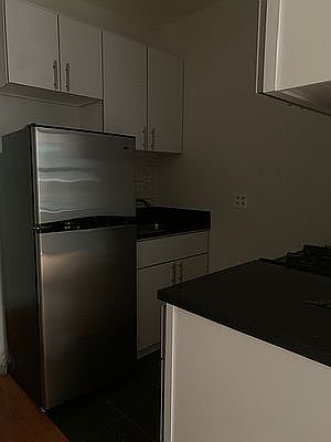 4th image of 210 Thompson St APT 3AN