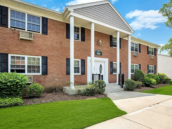 330 Lakeland Avenue #2C, Sayville, NY 11782