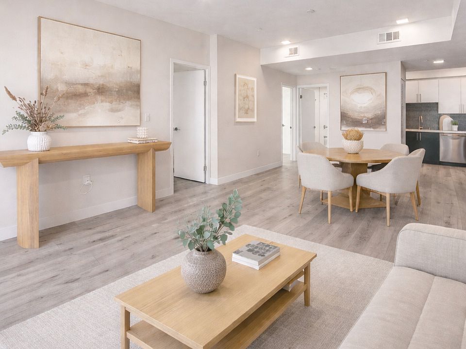 1st image of 1111 N Kenmore Ave #401