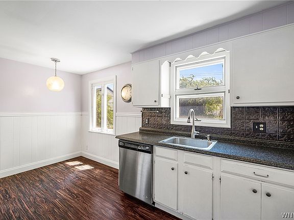 3rd image of 214 Rosemont Ave