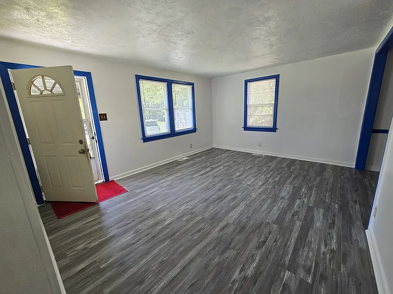2312 Reed Rd — Photo 4