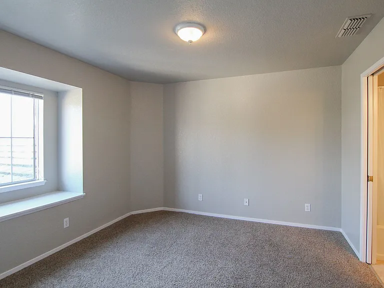 1172 Burton Dr — Photo 11
