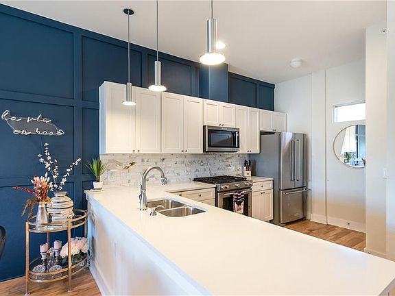 5th image of 908 Nueces St Unit 44