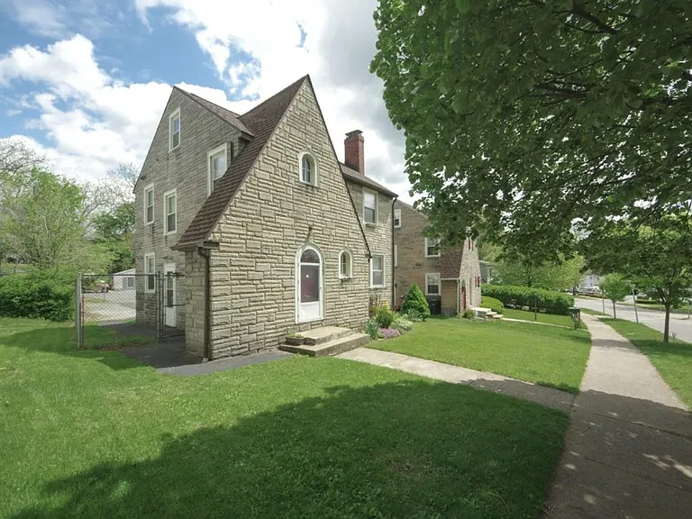 723 S Allen St — Photo 2