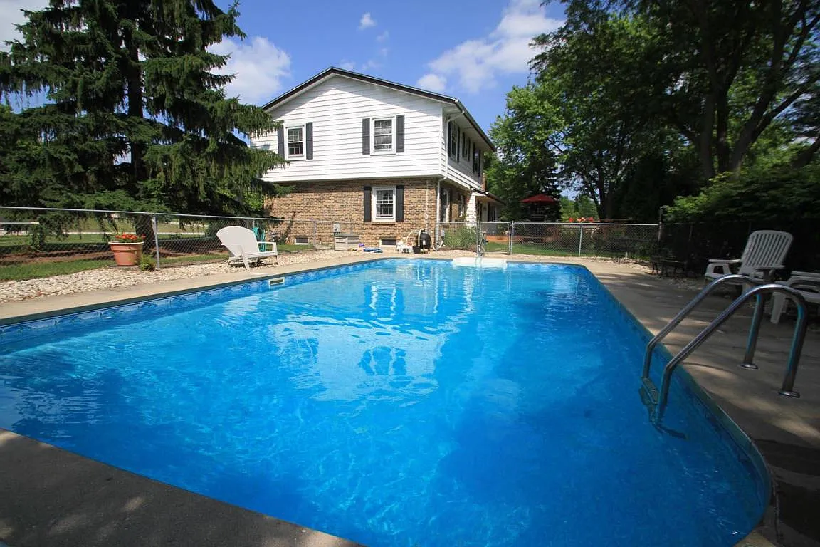 N72W22365 Jeanine Ln photo 1