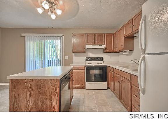 3rd image of 32 Wexford Grn