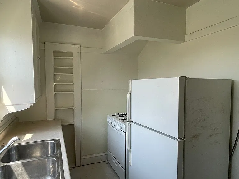 5911 W Burnham St — Photo 9