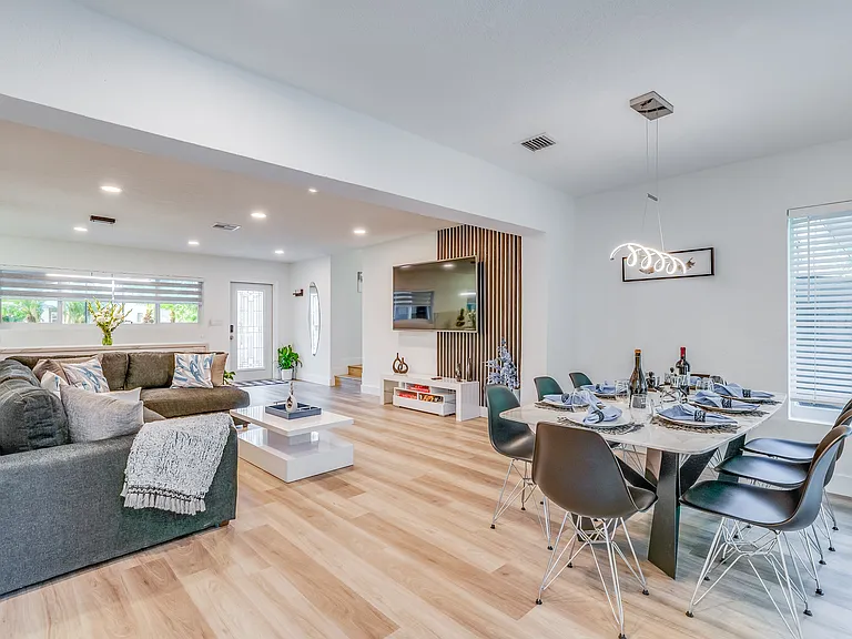 834 SW 14th Ct — Photo 30