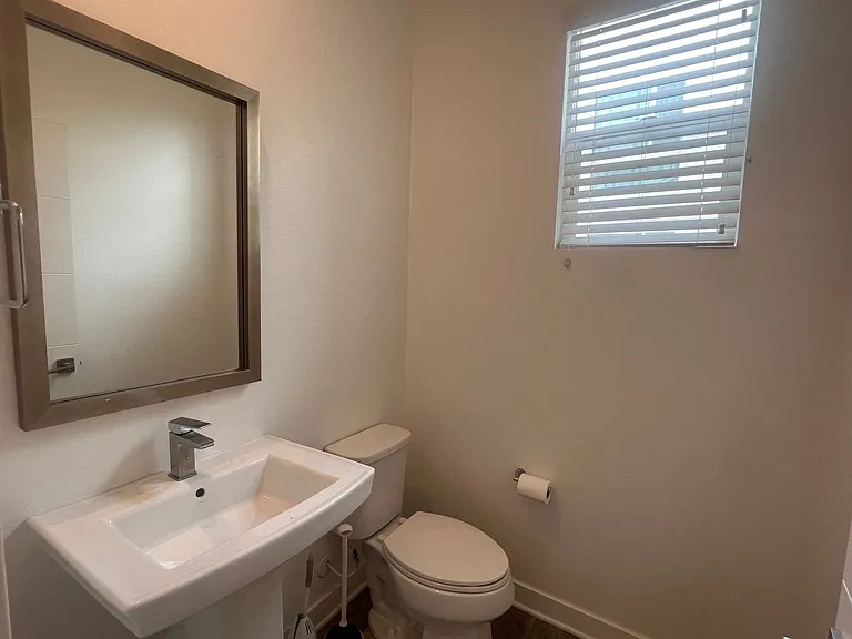 752 Shoreline Rd — Photo 17