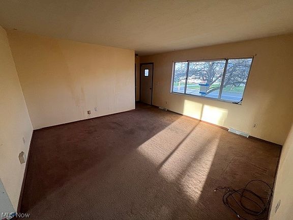 3rd image of 982 Hadcock Rd