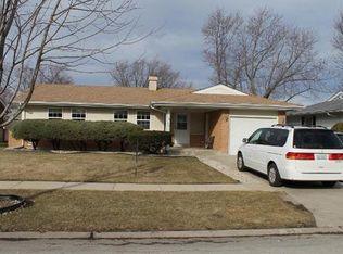 84 Evergreen St, Elk Grove Village, IL 60007