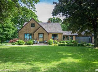 7822 W Farmington Rd, Peoria, IL 61604