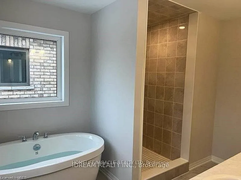 4 bed, $2,800 — Photo 3