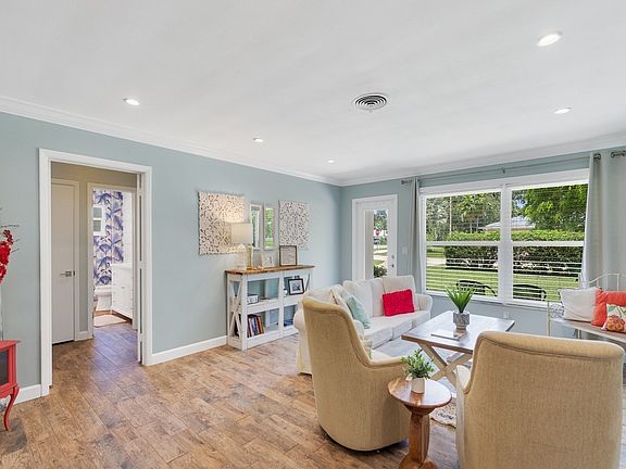 3rd image of 706 Iris Ln