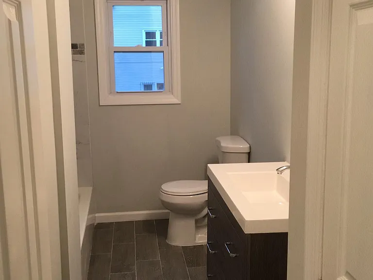 1113 Julia St #1 — Photo 8