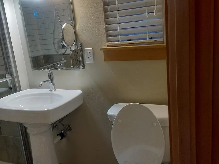 4517A 8th Ave NE #A — Photo 18