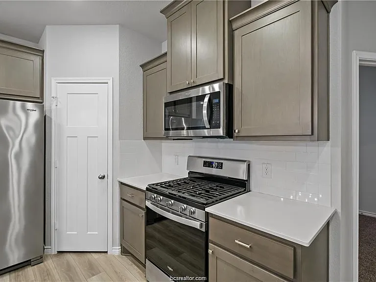 827 Mineral Wells Ln — Photo 9