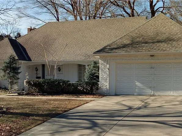 8216 Briar St, Prairie Village, KS 66208