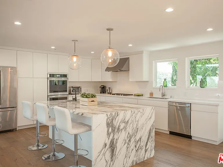 3751 Multiview Dr — Photo 14