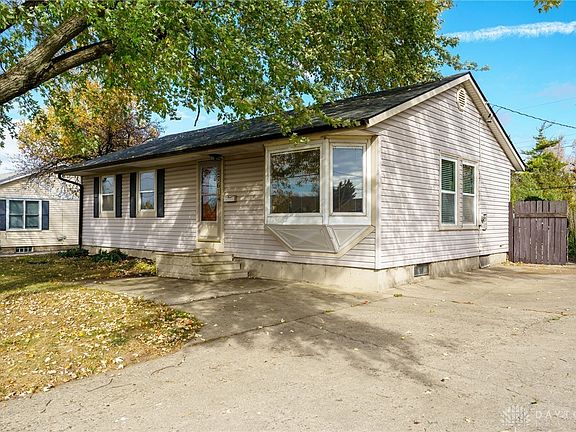 3rd image of 2761 E Dorothy Ln