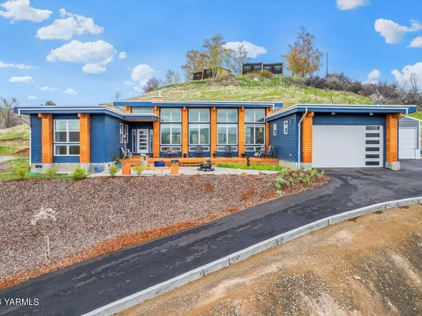 925 Goodlander Cir, Selah, WA 98942