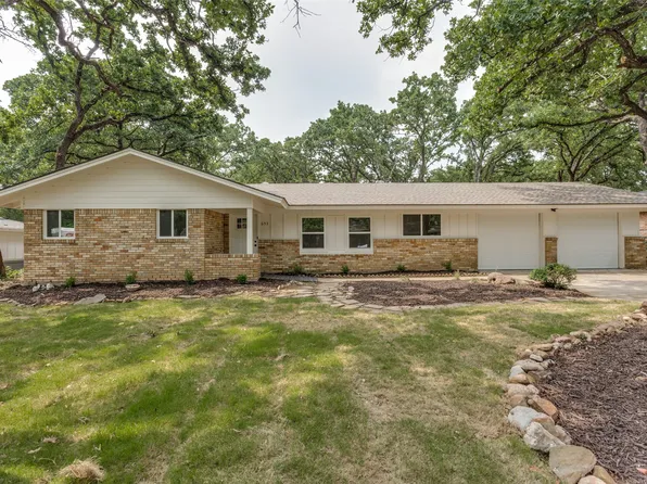 653 Ponderosa Dr, Hurst, TX 76053