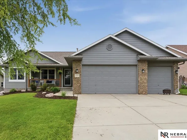 21202 Shiloh Dr, Gretna, NE 68028
