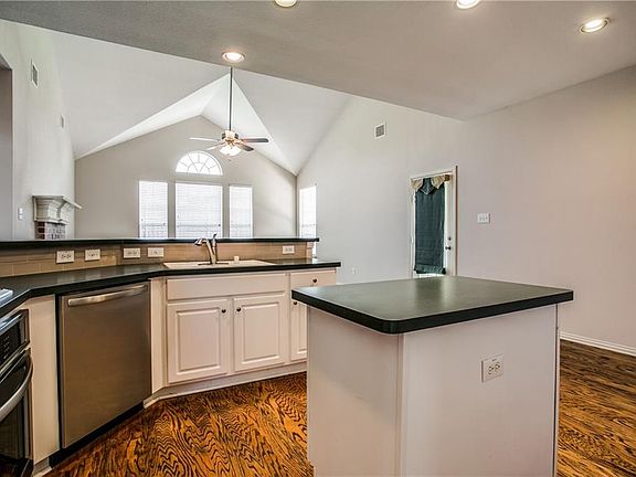 5th image of 427 Lakehurst Dr