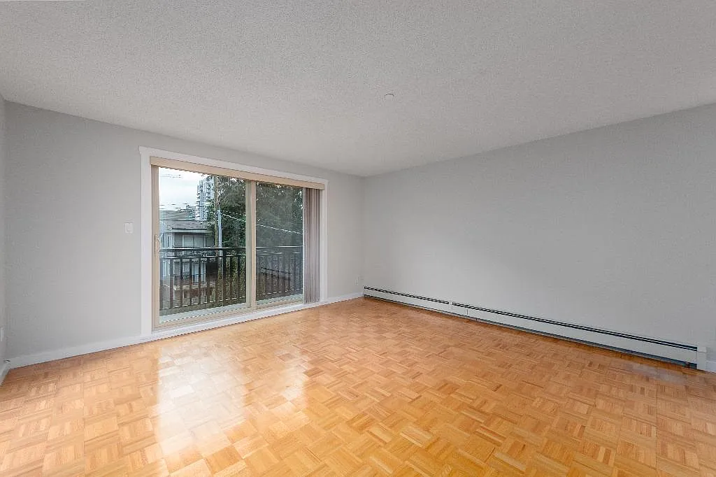 Building Photo - 155 E 19th St #104