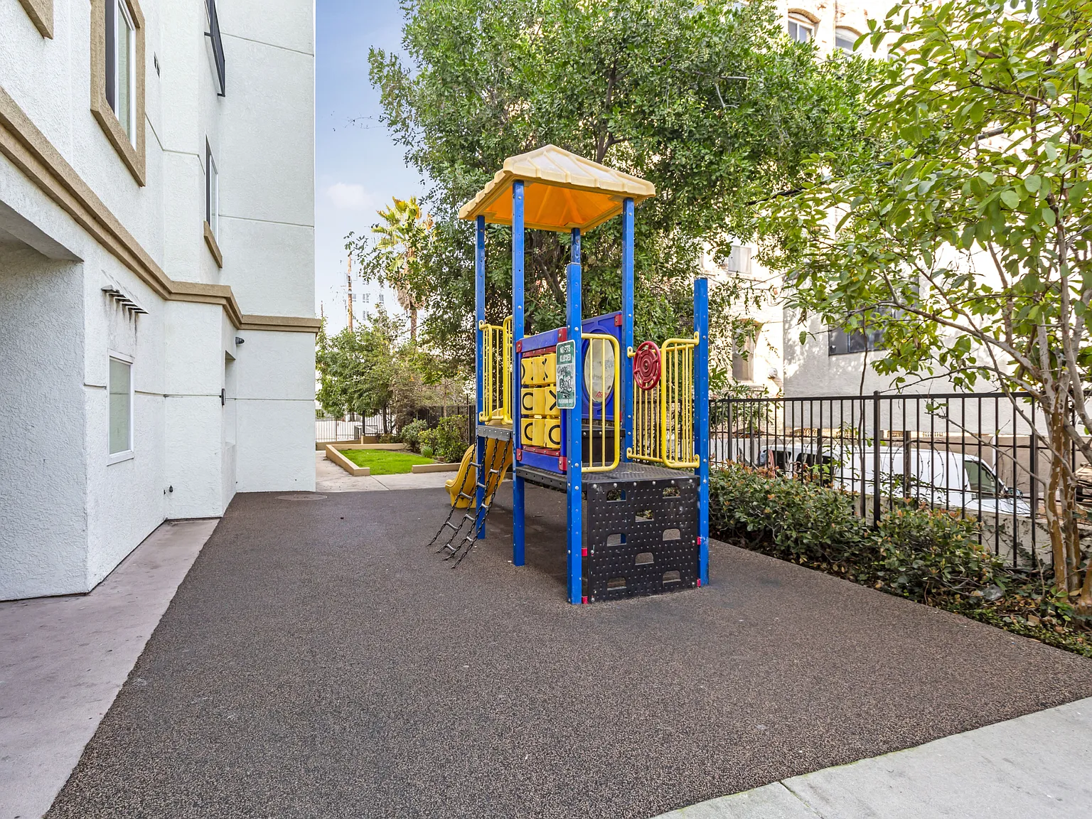Magnolia City Lights Apartments — Photo 4
