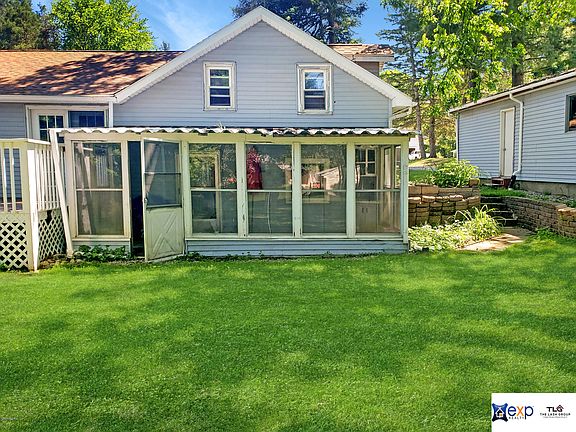3rd image of 2137 Garret Dr NE