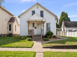 1304 Smalley St, Muscatine, IA 52761