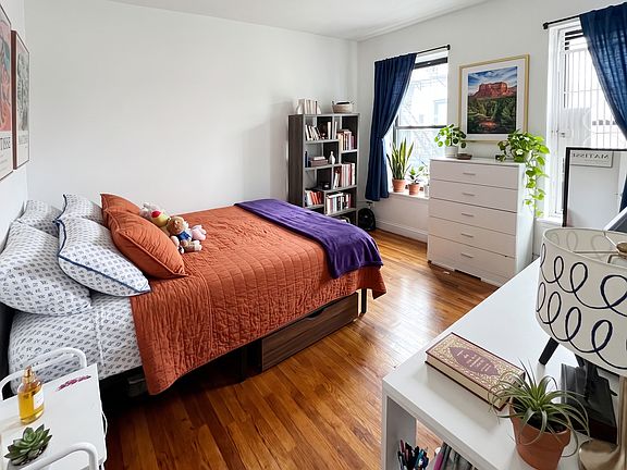 2nd image of 361 E 10th St #28