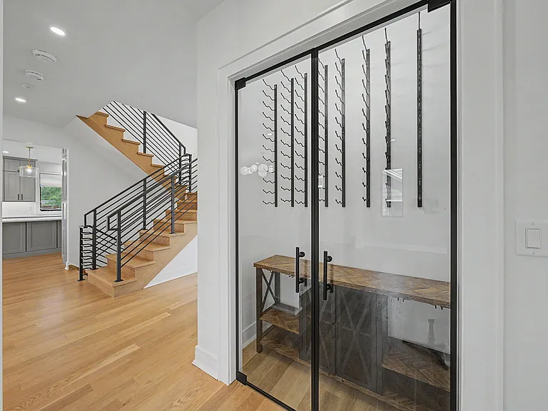 67 Westervelt Pl — Photo 6