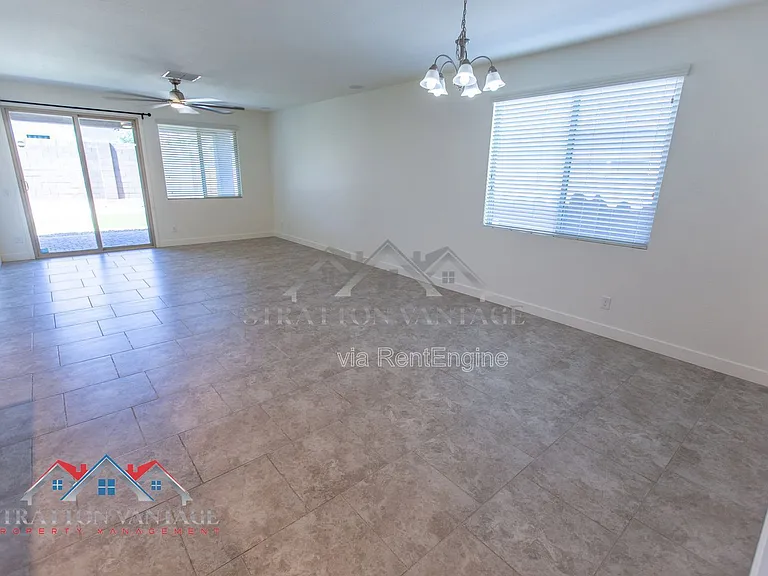 16264 W Canterbury Dr — Photo 12