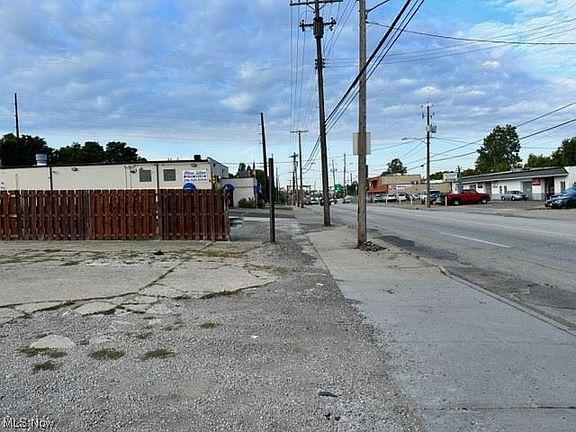 4th image of 19506 Saint Clair Ave