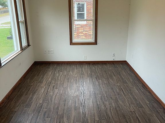 2nd image of 103 SE Lally
