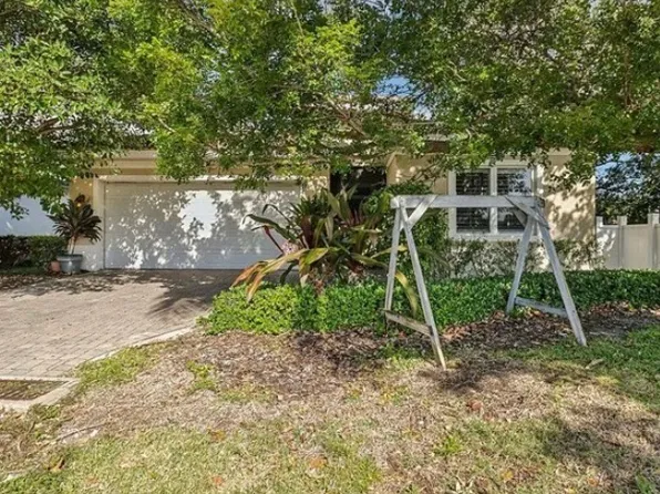 121 Seminole Ln, Cocoa Beach, FL 32931