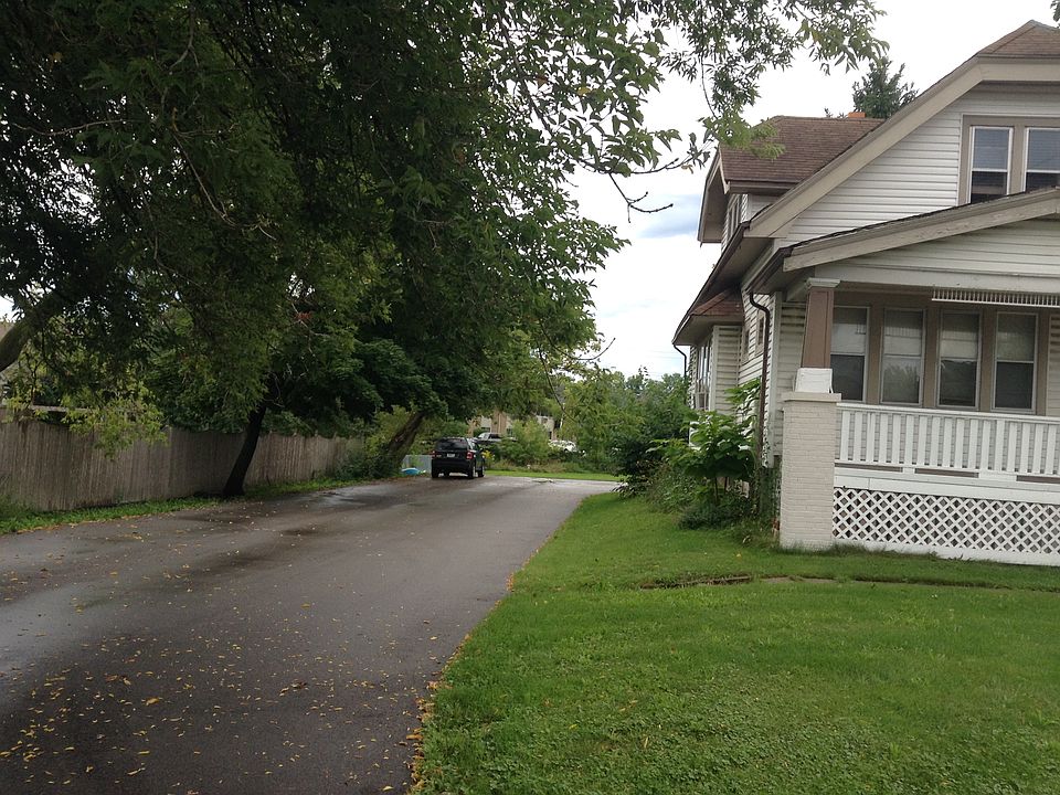 2nd image of 6563 W Forest Home Ave