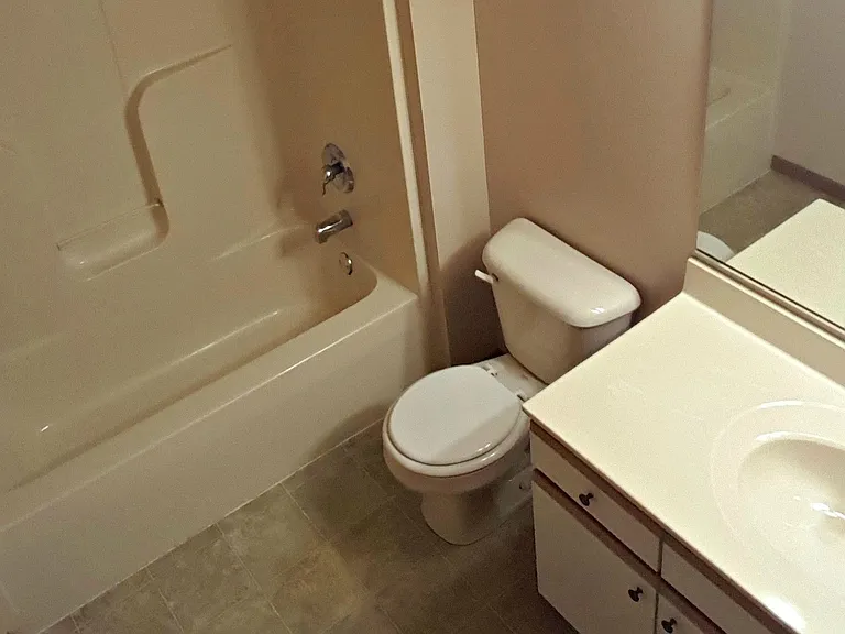 Pinedale Apartments and Red Cedar Townhomes — Photo 18